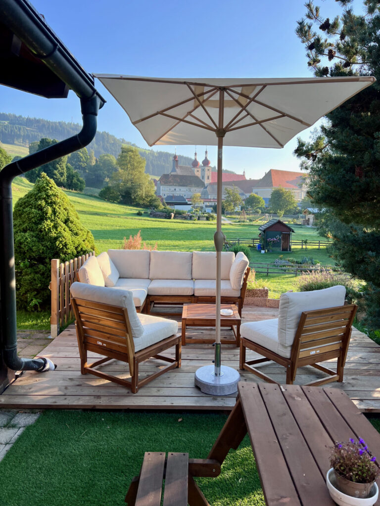 Nach einem Tag am Wasser zurück im Pension Lambrecht – entspannen, genießen und den Tag ausklingen lassen.