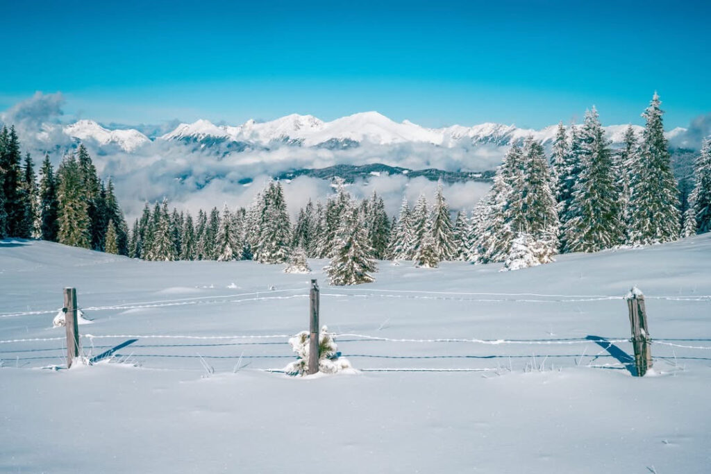 interurlaub in St. Lambrecht mit Blick auf die verschneite Grebenzen